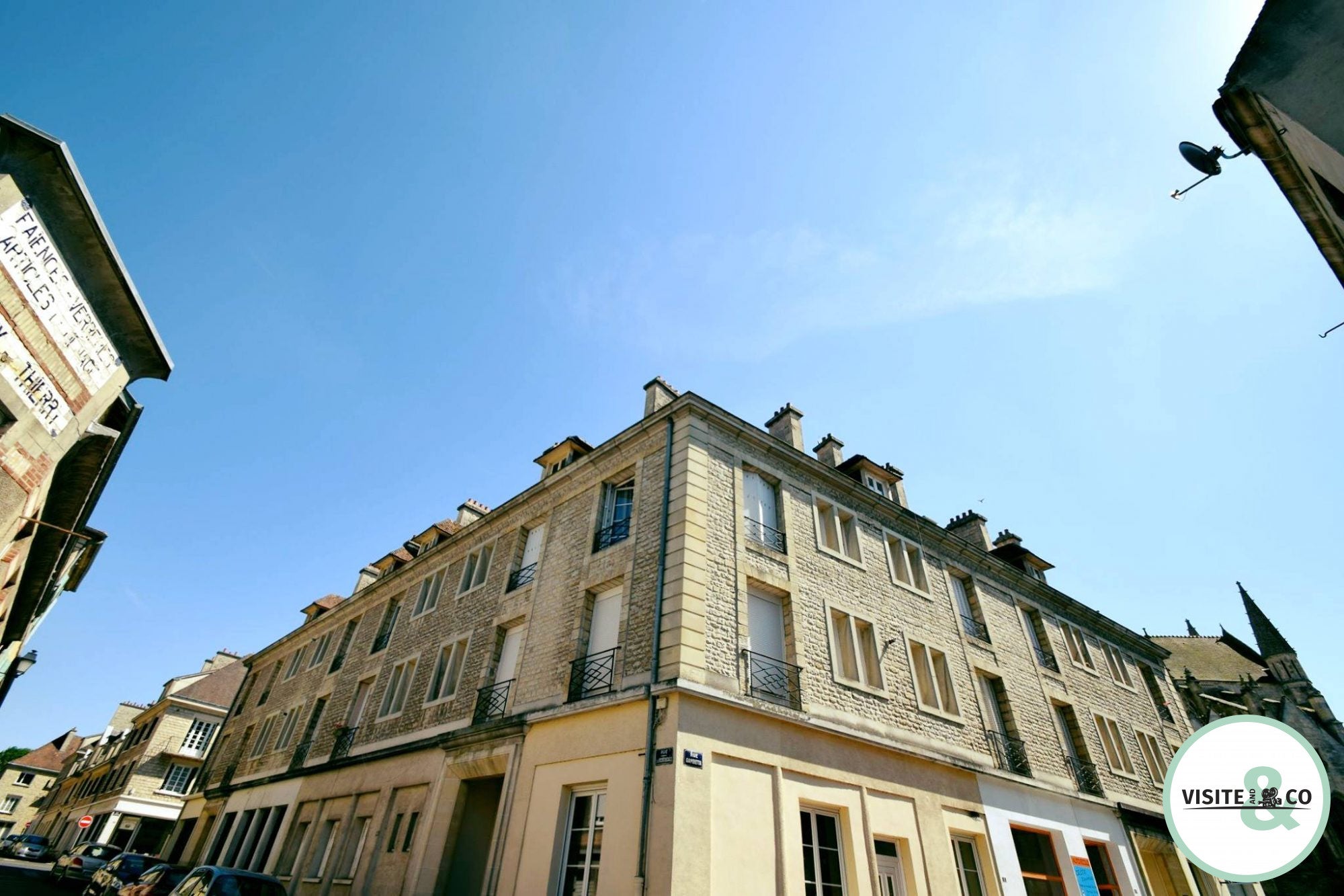 Flat Place du Docteur Cailloué in Falaise