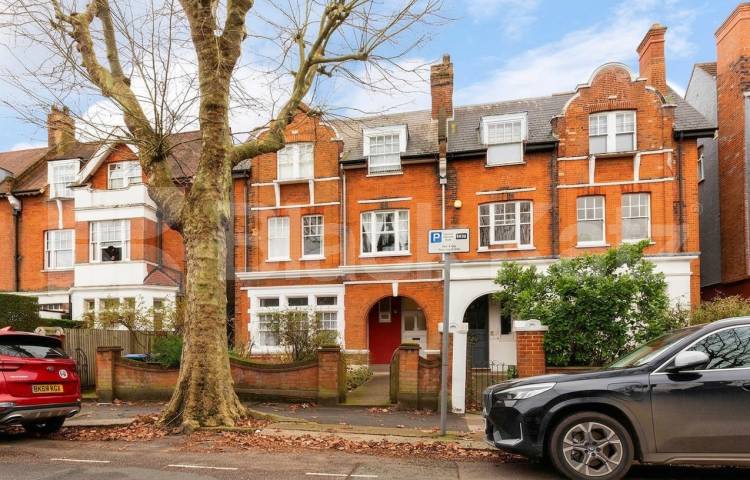 Flat Iverson Road in Greater London