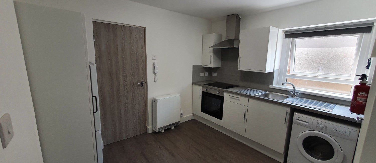 Flat North Luton Place in Cardiff