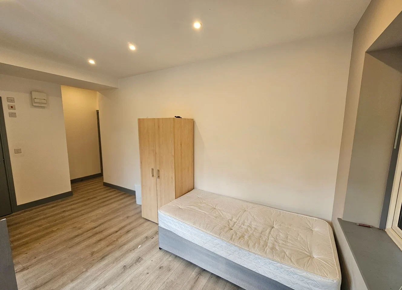 Flat Corkran Road in Greater London