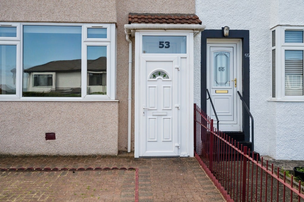 House Beaufort Gardens in Bishopbriggs