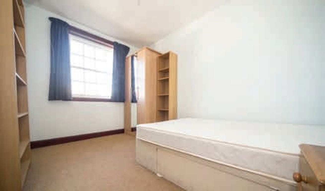 Flat Old Broughton in City of Edinburgh