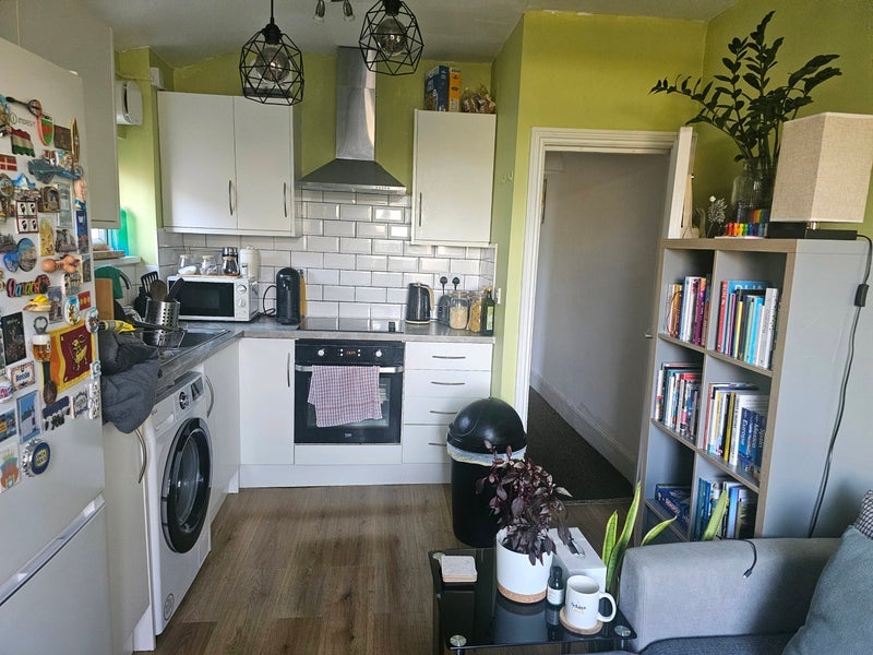 Room Engleheart Road in Greater London