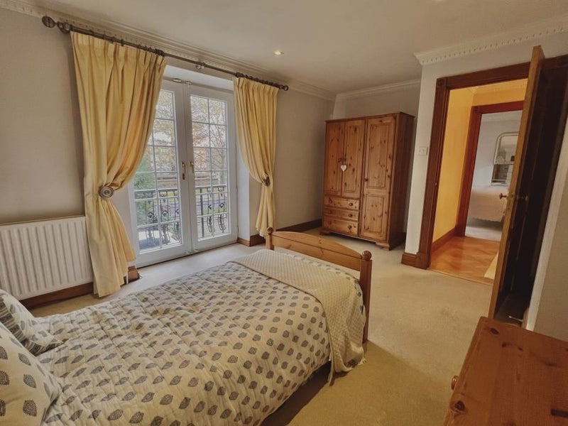 Room Brackley Road in Greater London