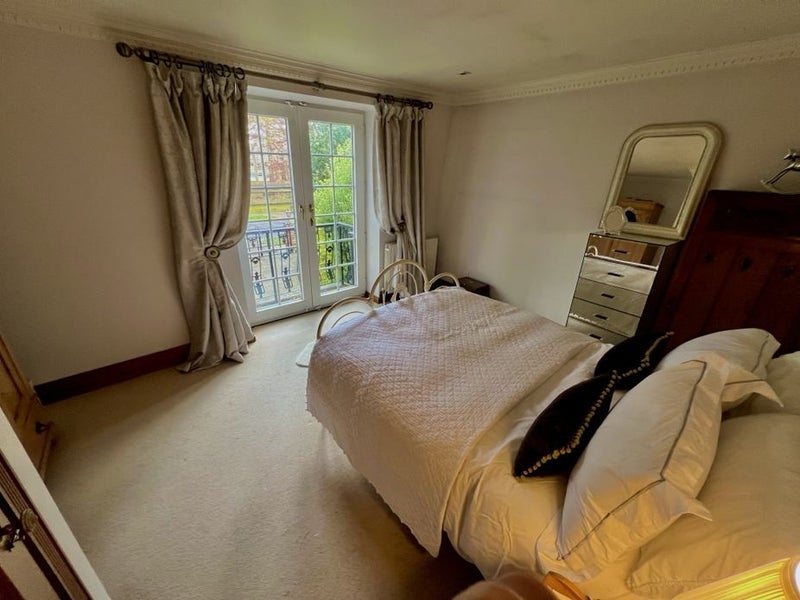 Room Brackley Road in Greater London