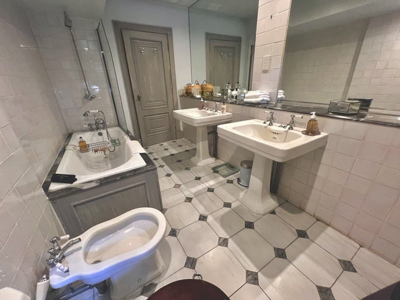 Room Brackley Road in Greater London