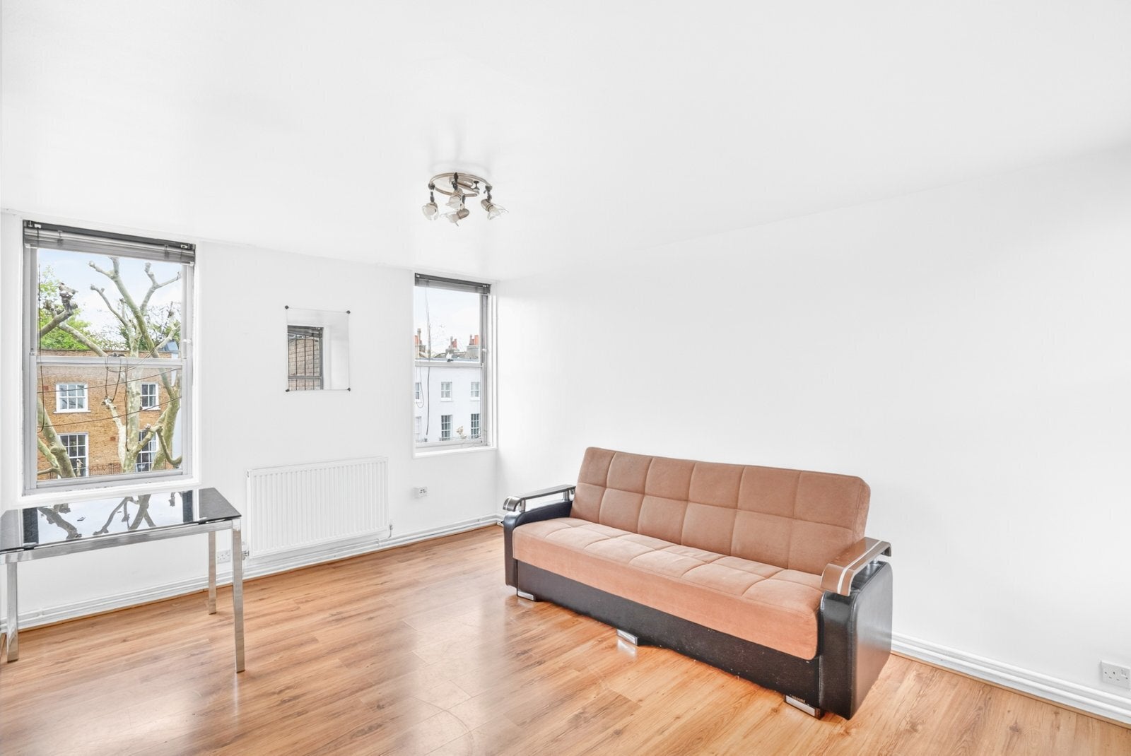 Flat Lismore Walk in Greater London