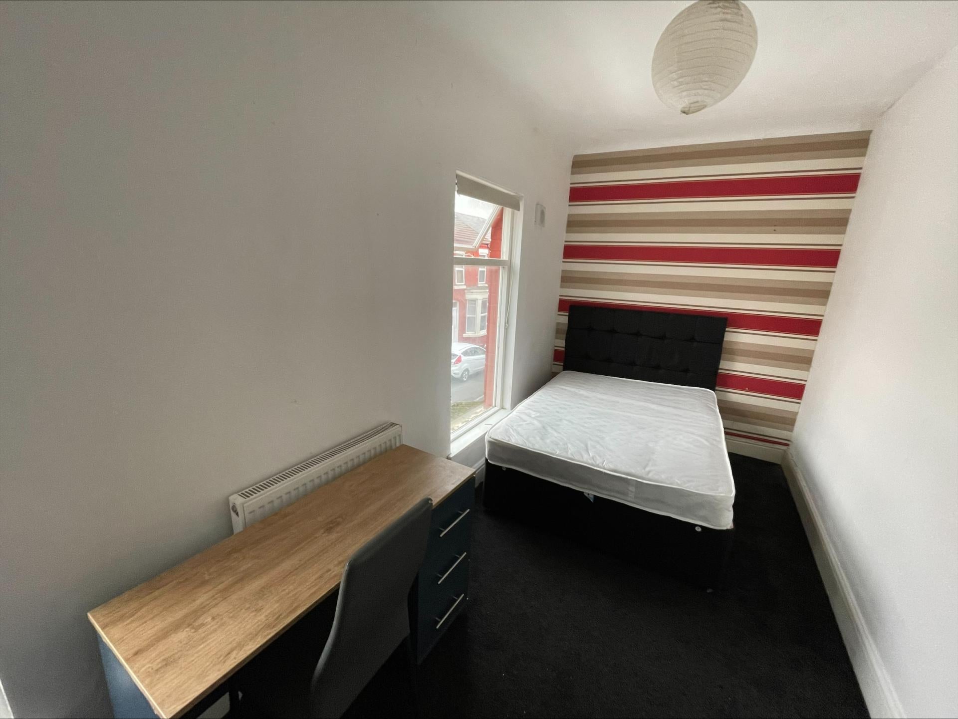 Room Grosvenor Road in Liverpool