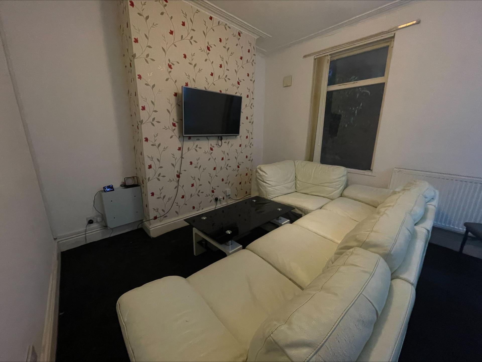 Room Grosvenor Road in Liverpool