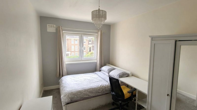 Room Victoria Way in Greater London