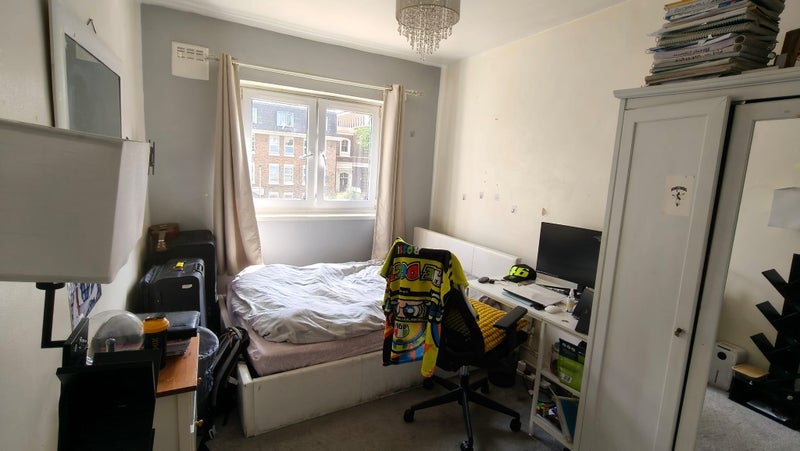 Room Victoria Way in Greater London