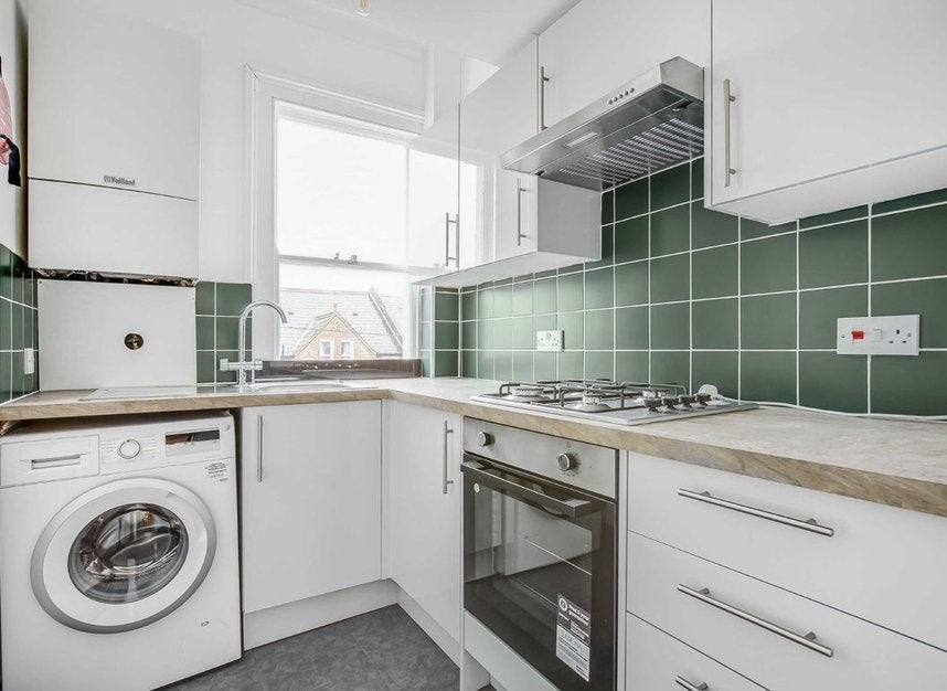 Flat Kenwyn Road in Greater London