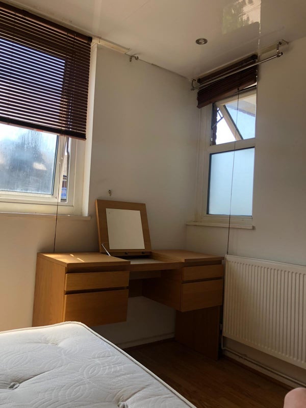 Room Mowatt Close in Greater London