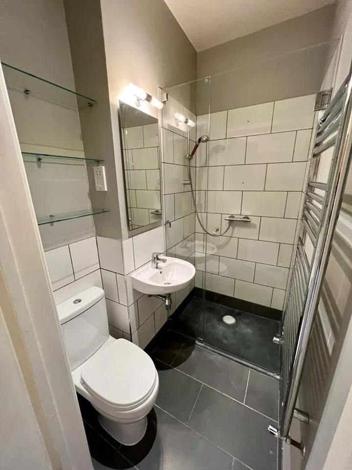 Room Woodville Gardens in Greater London