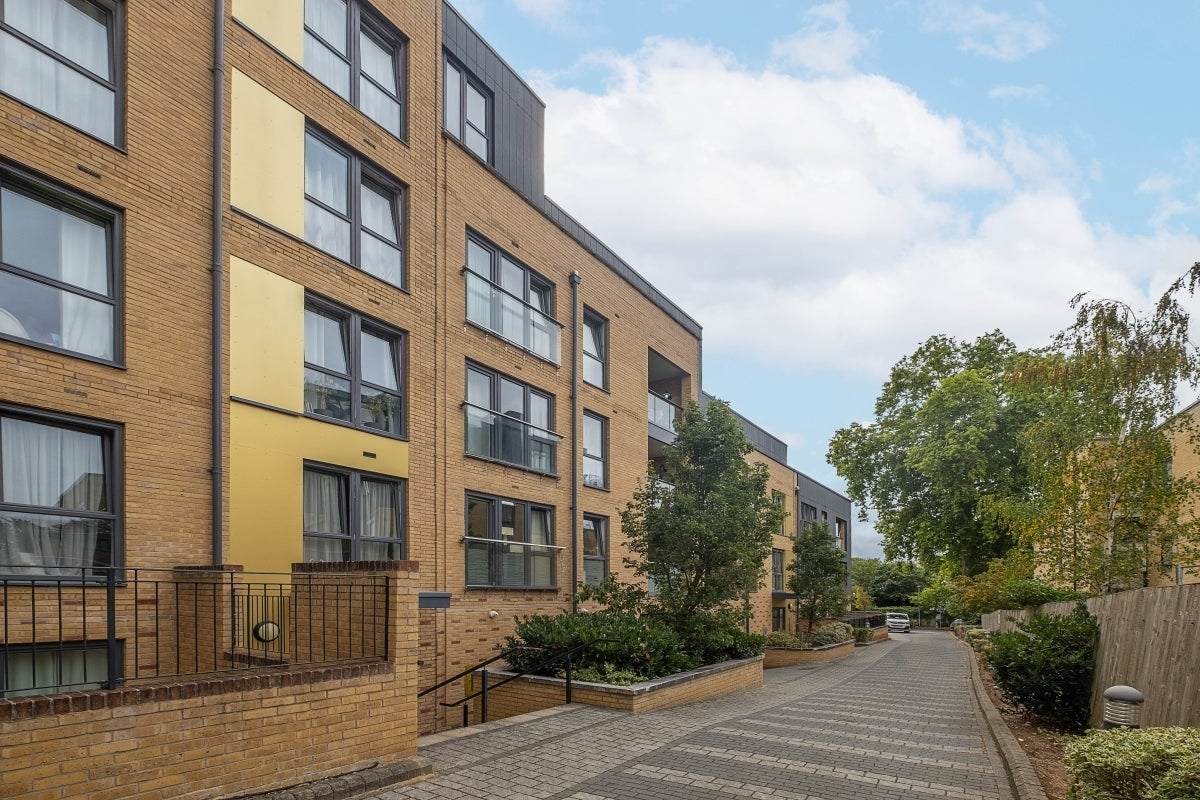Flat Sidmouth Avenue in Greater London