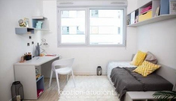 Room Terrasse Valmy in Puteaux