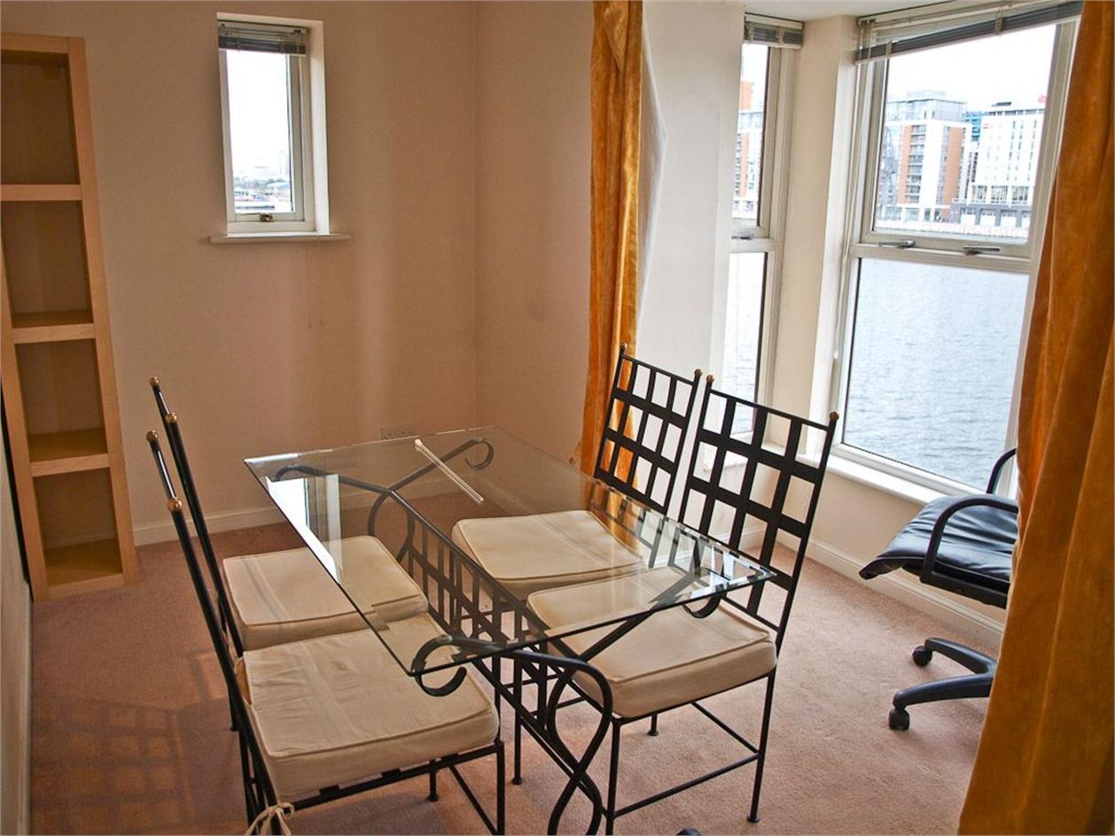 Flat Fairfax Mews in Greater London