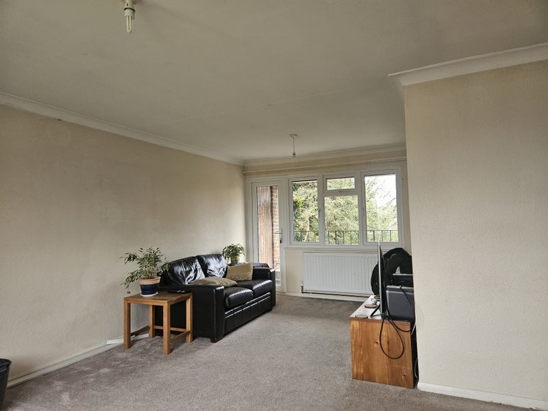 Room Bath Road in Maidenhead