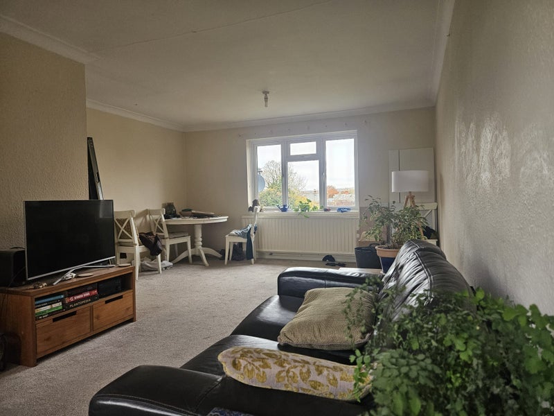 Room Bath Road in Maidenhead