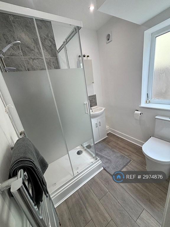 Room Endike Lane in Hull