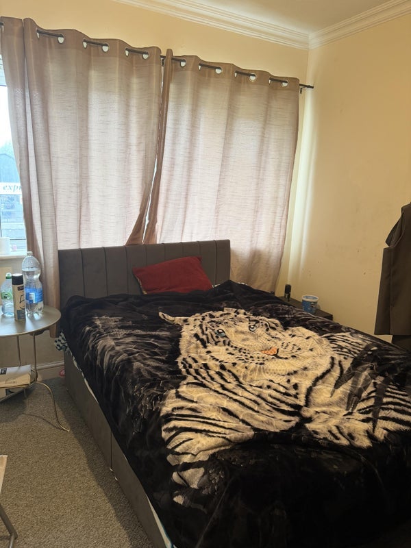 Room Brockburn Road in Glasgow