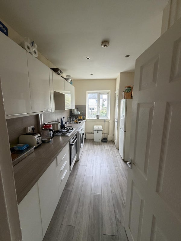 Room Brockburn Road in Glasgow