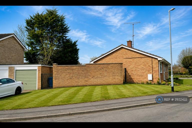 House Aldous Close in Babergh