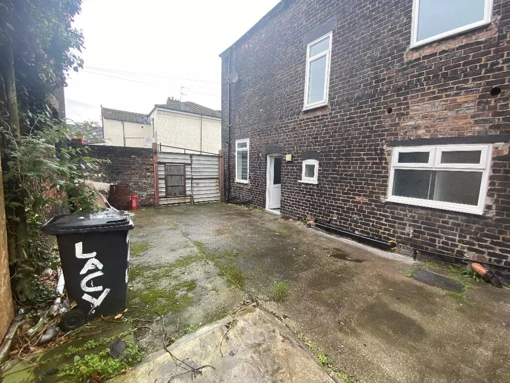 Room Lacey Street in Widnes