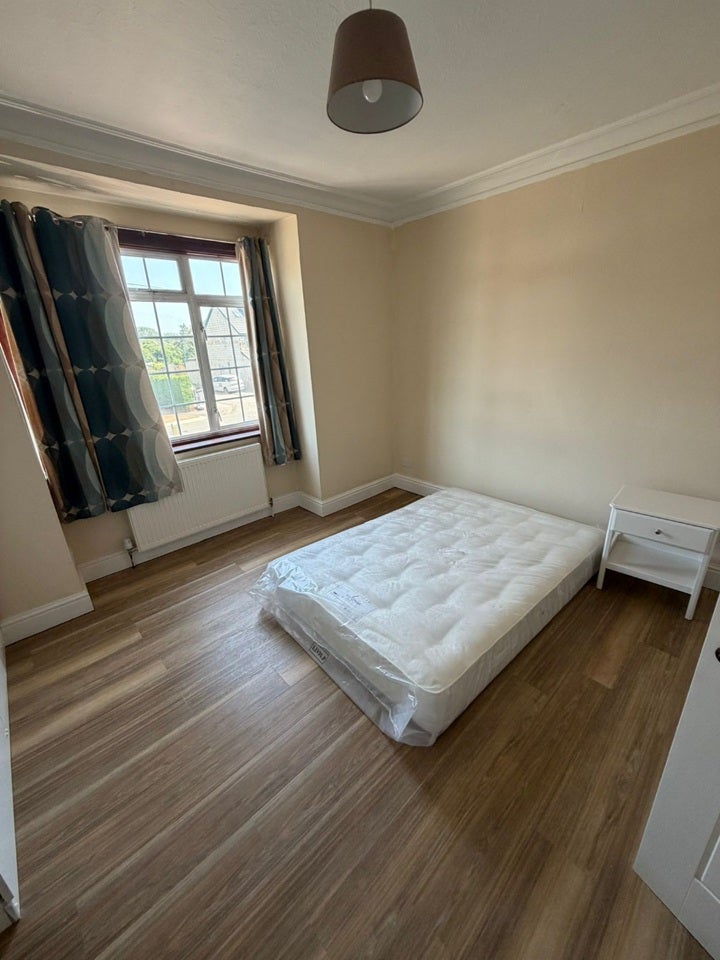Room Ruxley Lane in Epsom and Ewell