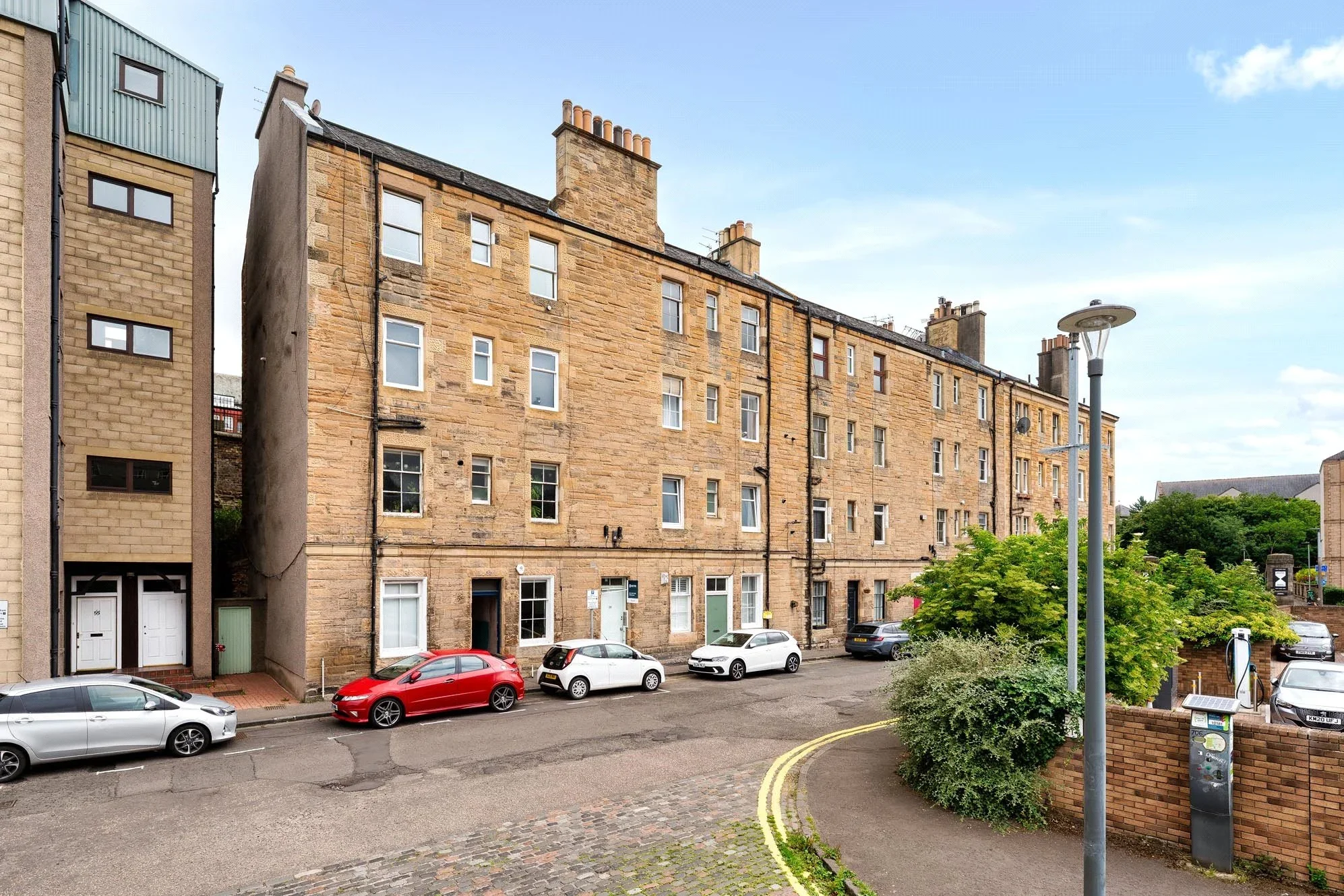 Flat St Leonard's Hill in Edinburgh