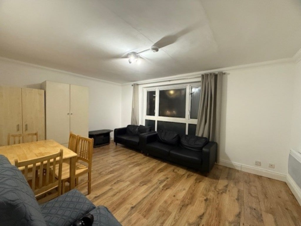 Flat Atherton Place in Greater London