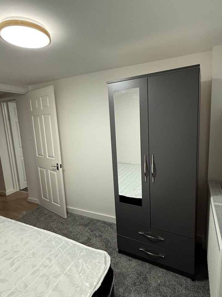 Flat Pine Grove in Manchester