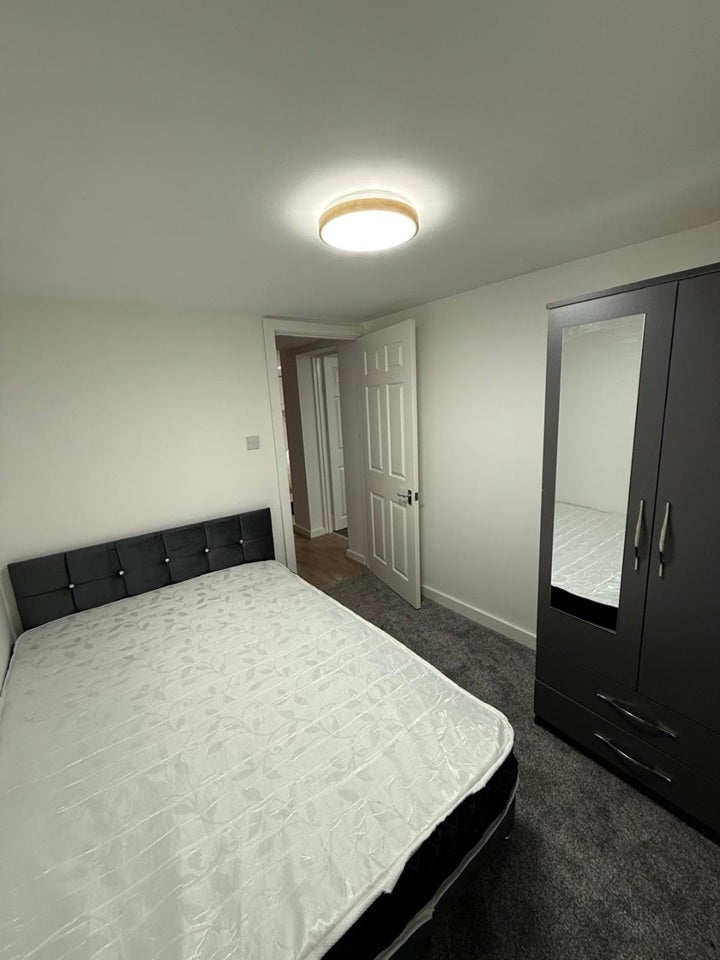Flat Pine Grove in Manchester