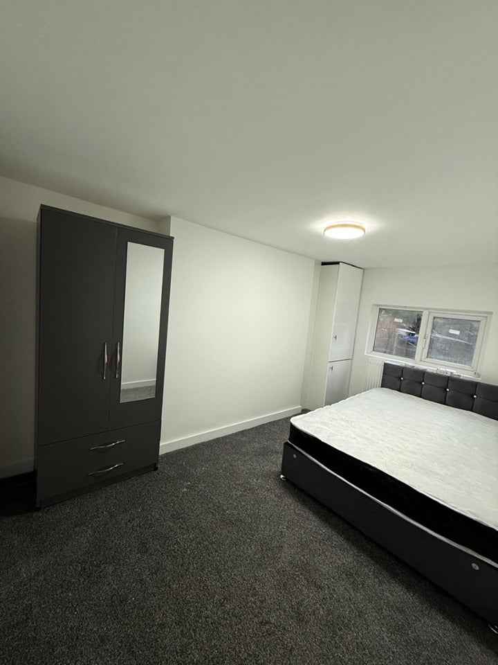 Flat Pine Grove in Manchester