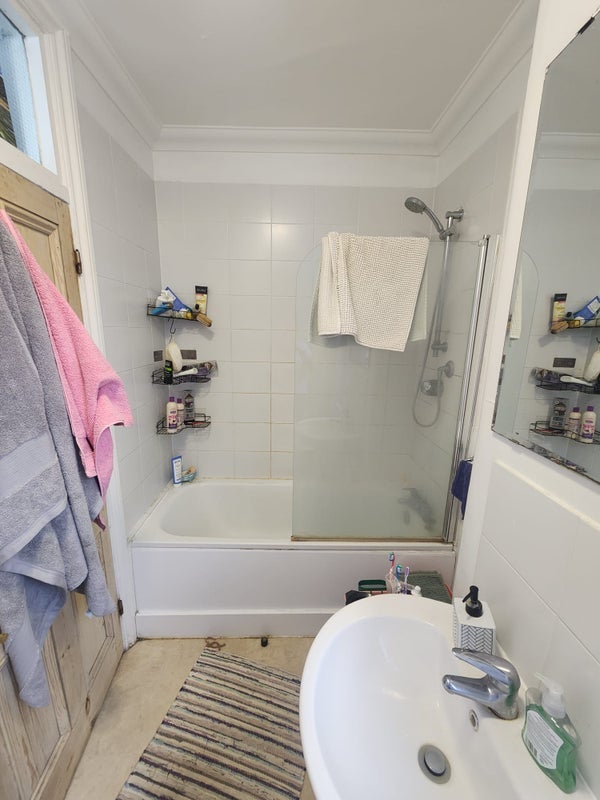 Room Lillie Road in Greater London