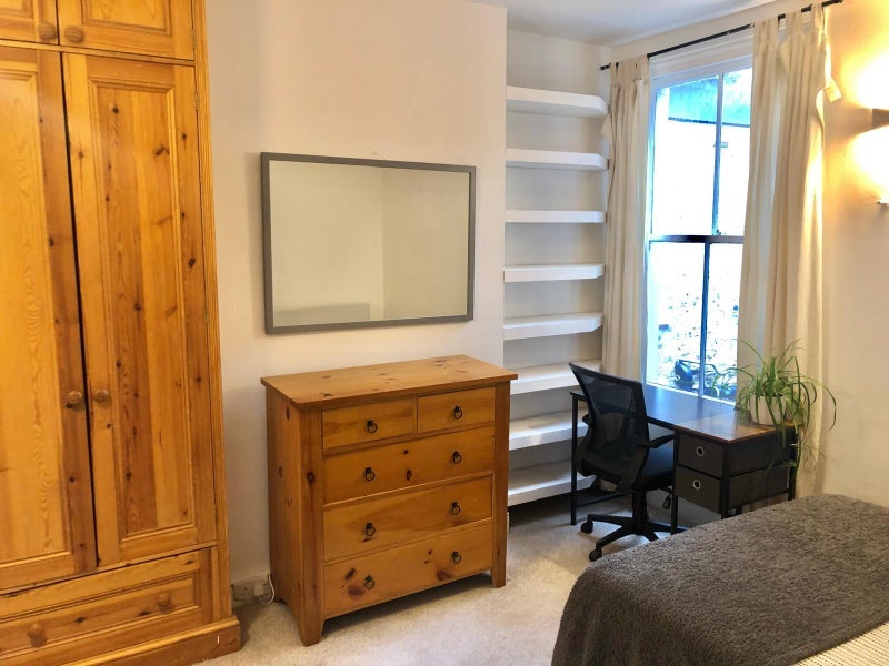 Room Daphne Street in Greater London