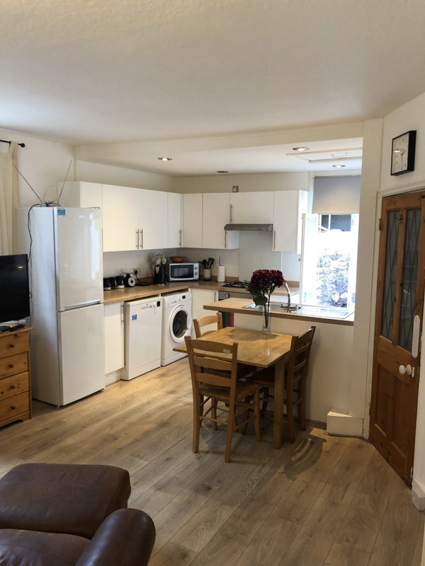Room Daphne Street in Greater London