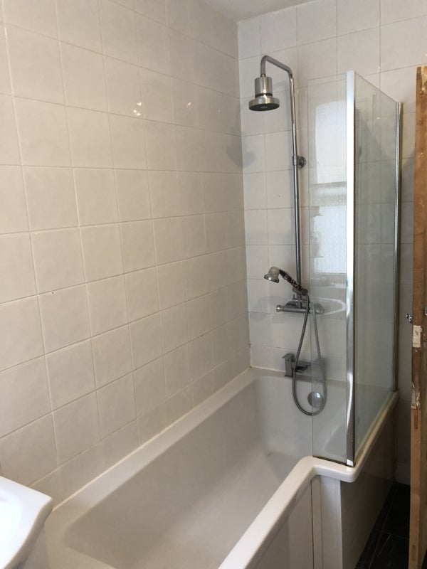 Room Daphne Street in Greater London