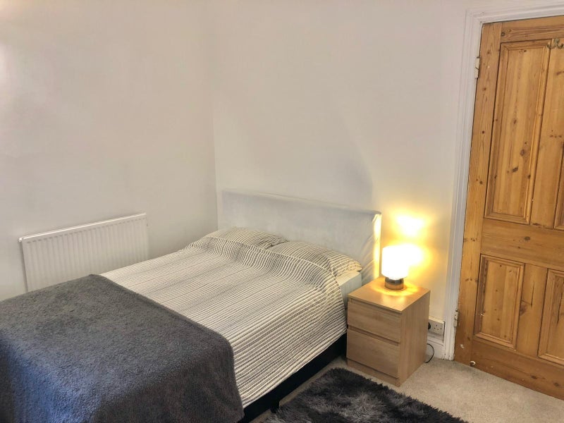 Room Daphne Street in Greater London