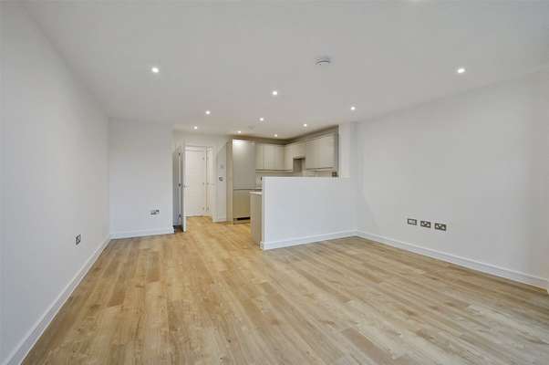 Flat Dedworth Road in Windsor