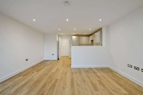 Flat Dedworth Road in Windsor