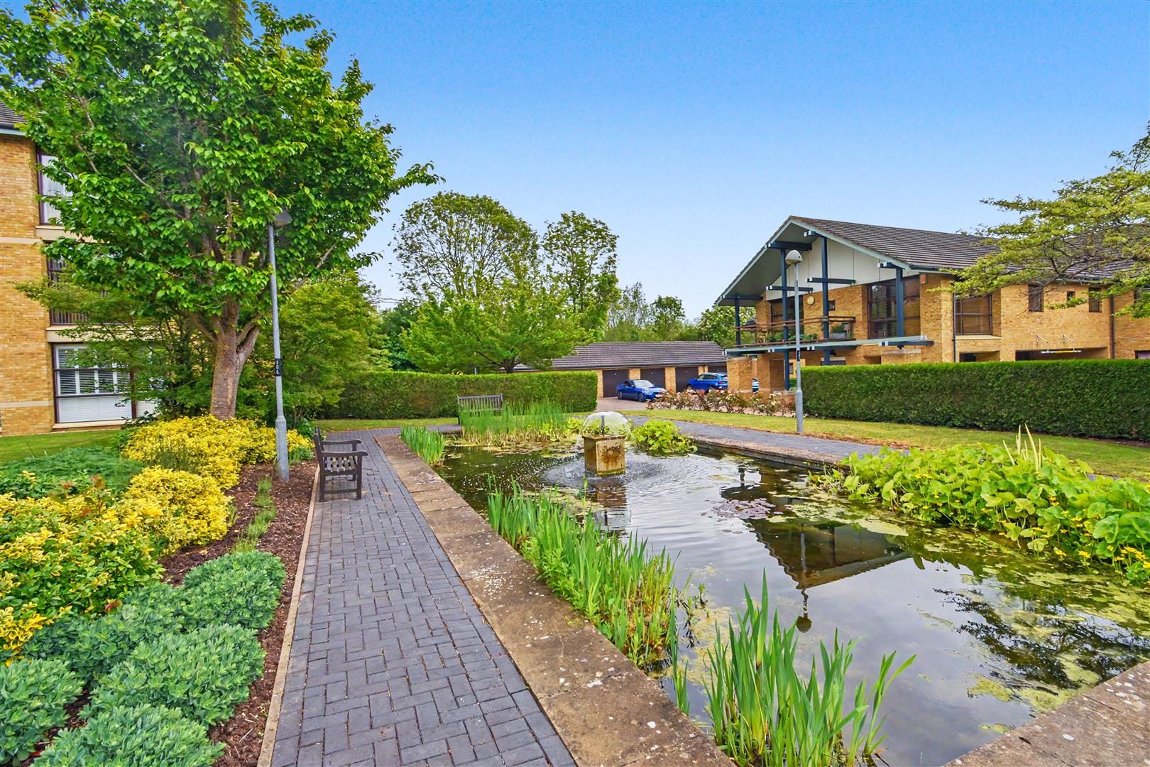 Flat Woodward Place in Milton Keynes