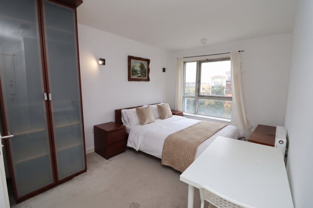 Room Globe Road in Greater London