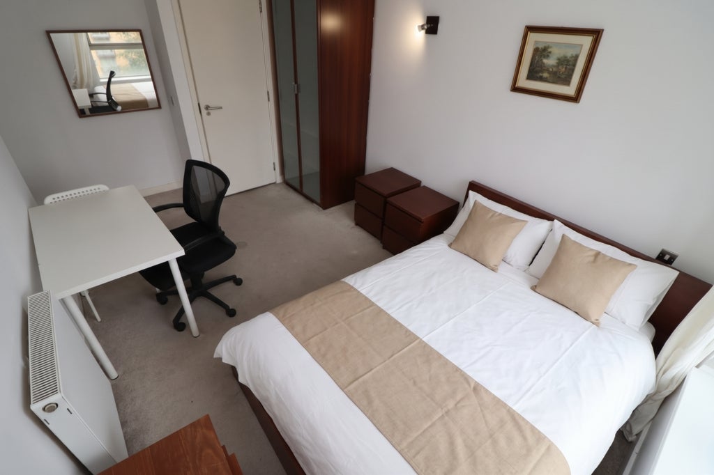 Room Globe Road in Greater London