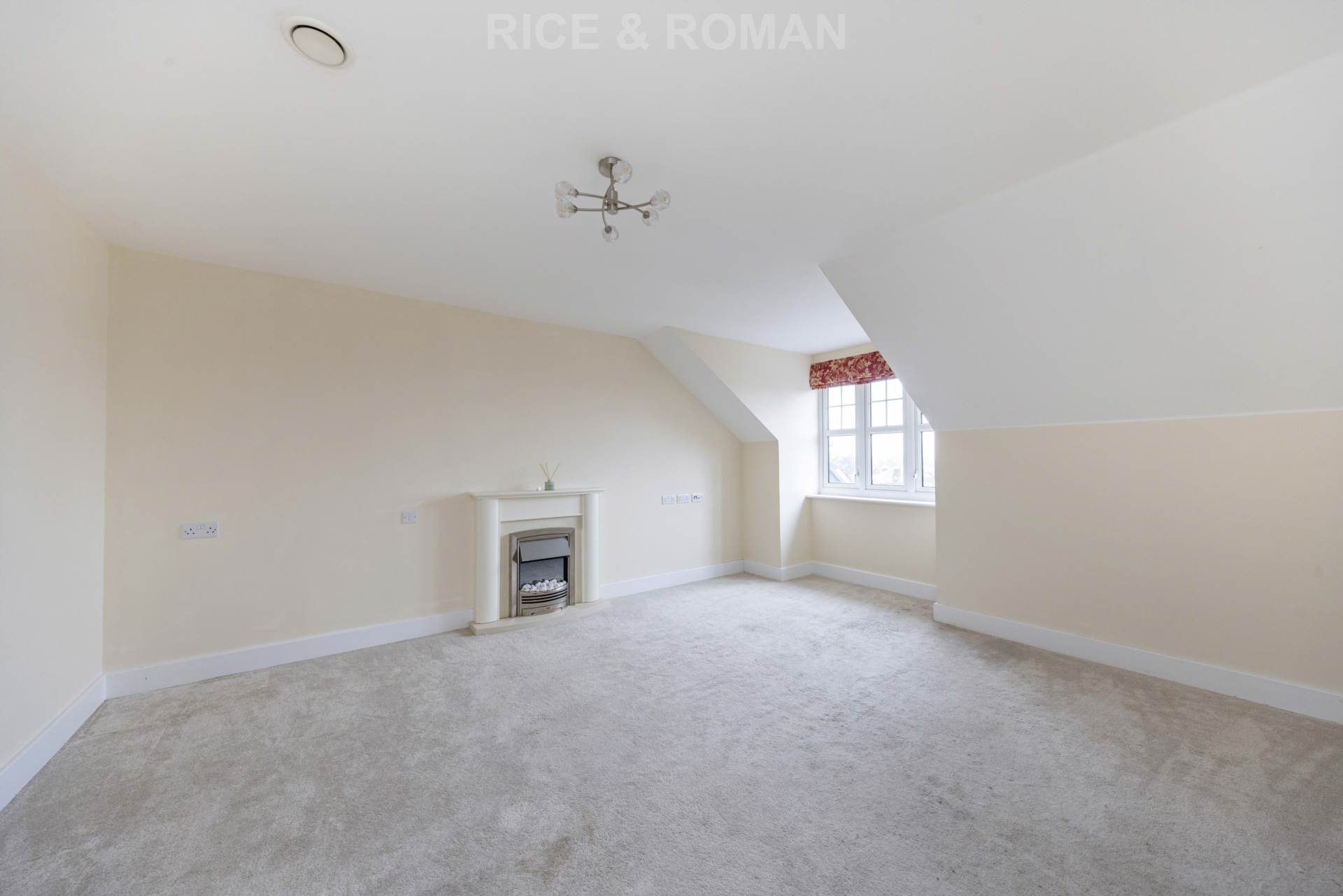 Flat Fairford Road in Maidenhead