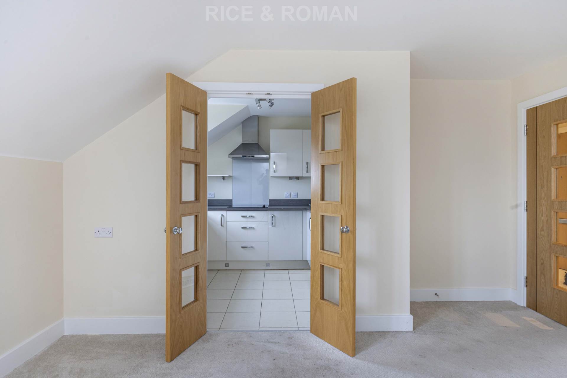 Flat Fairford Road in Maidenhead