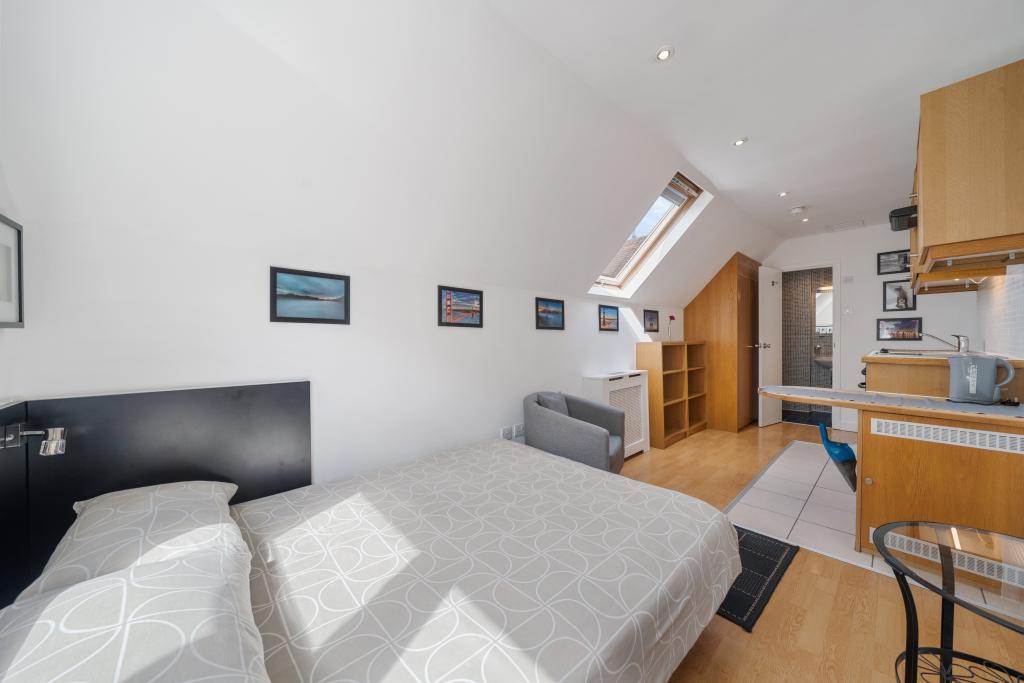 Flat Finchley Road in Greater London