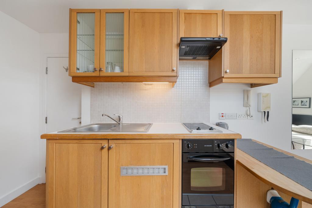 Flat Finchley Road in Greater London