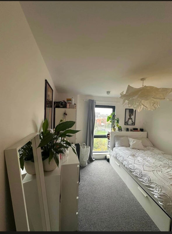 Room Berger Road in Greater London