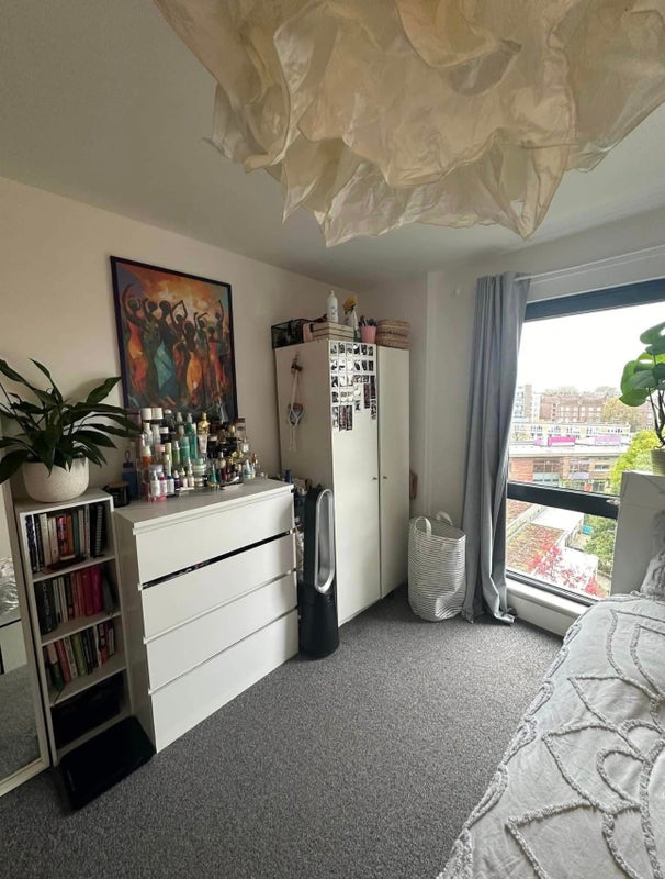 Room Berger Road in Greater London